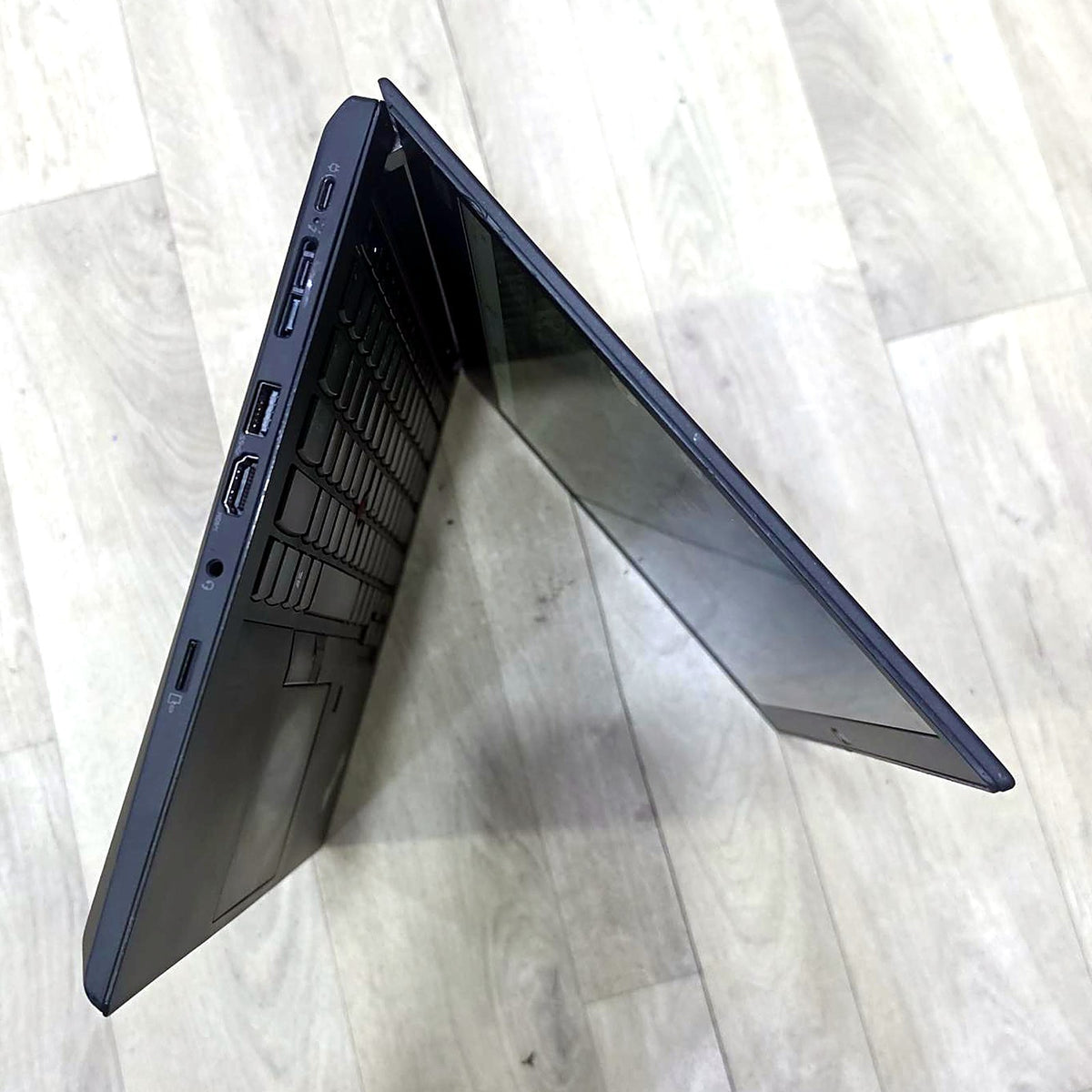 Lenovo ThinkPad T14 Gen 2 left side ports - USB-C Thunderbolt 4, USB-A, HDMI